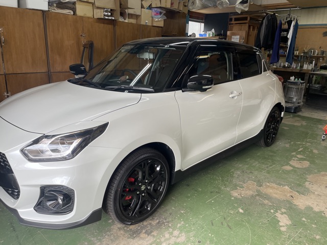 スズキスイフトの特別仕様車、ZC33S Final Editionです(^^