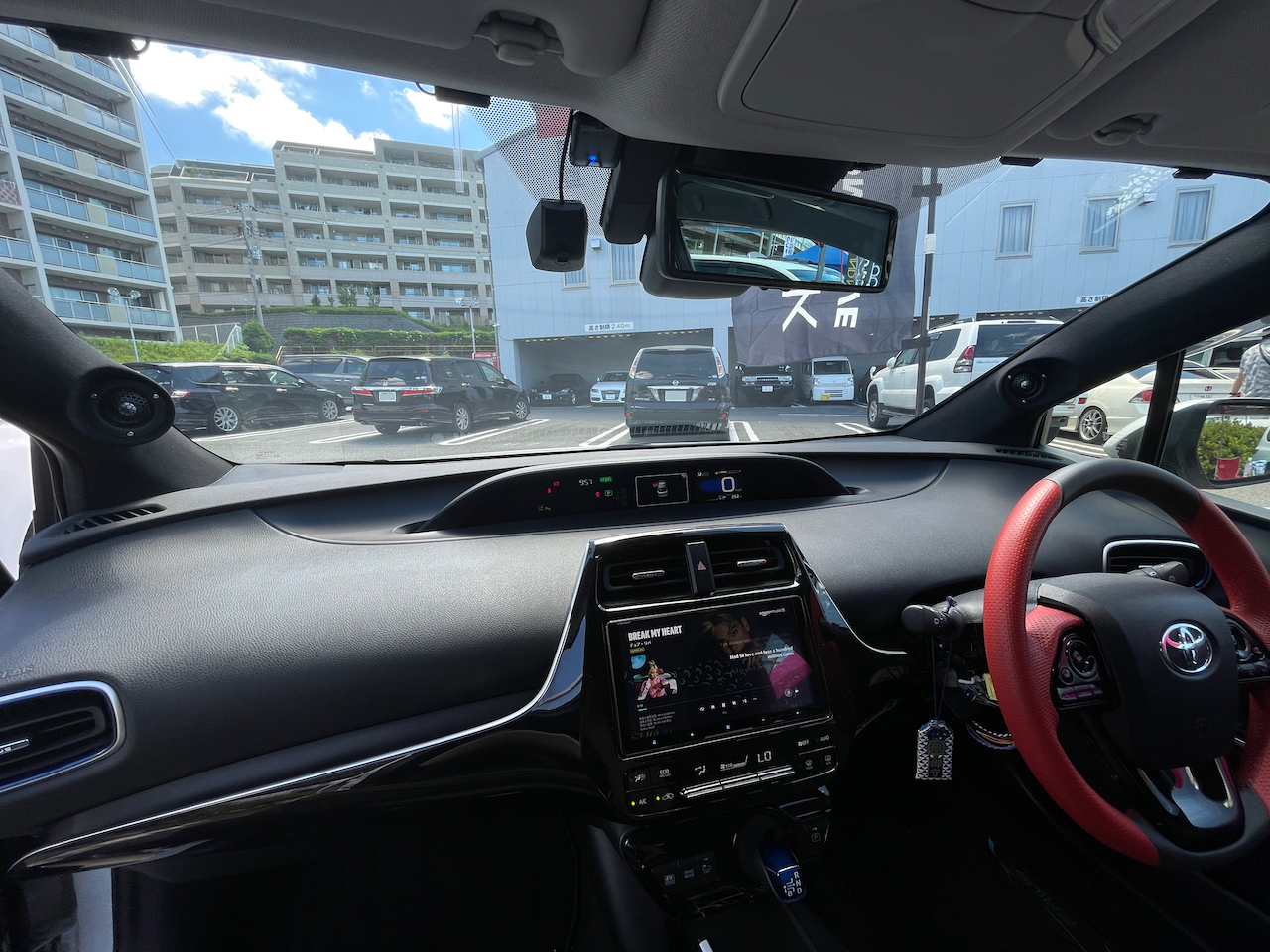 7月9(土)プリウス スキャンスピークデモカー<br><br>ナビ:パイオニア サイバーナビ AVIC-CQ910DC<br>スピーカー:<br>フロントウーファー:SCANSPEAK 16W/4531G06 定価117,975円(税込) <br>フロントツィーター:SCANSPEAK D3004/602000 定価50,468円(税込)<br>上記スピーカーをナビ内蔵アンプで駆動しています。<br>サブウーファー:KICKER HS8<br>